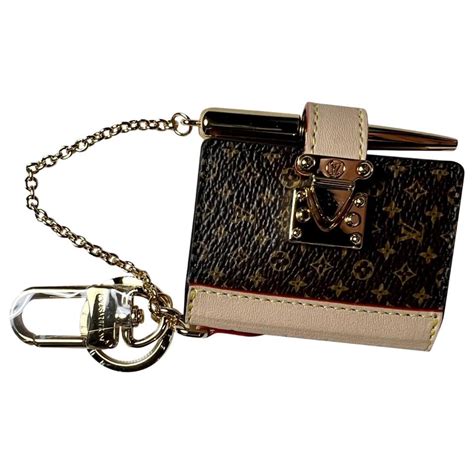 schlüsselanhänger louis vuitton damen|Louis Vuitton schlüsselanhänger.